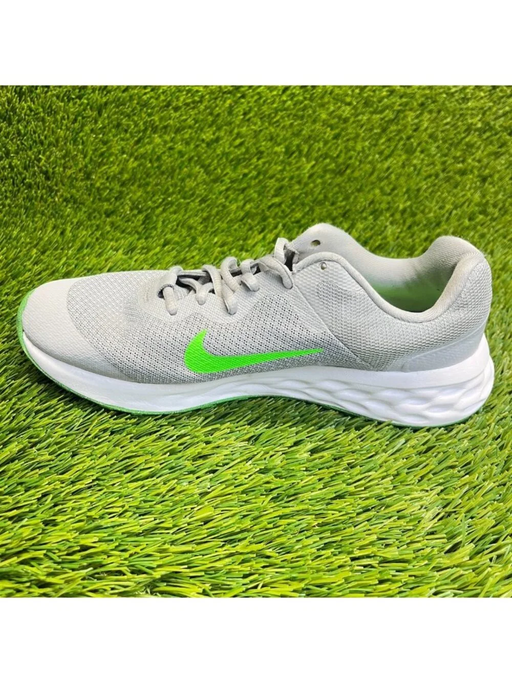 Nike Revolution 6 Boys Size 5.5Y Gray Green White Running Walking Shoes Sneakers